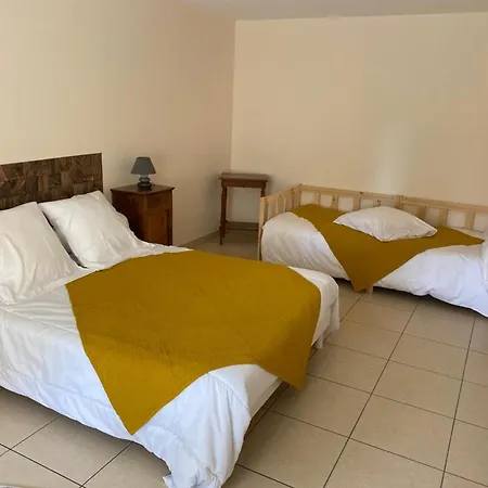Дом отдыха Maison De Ferme Paisible Avec Vue Sur Vallee Et Terrasse - Fr-1-489-385