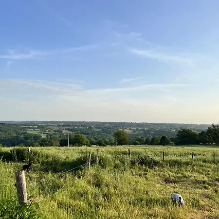 Сasa de vacaciones Maison De Ferme Paisible Avec Vue Sur Vallée Et Terrasse - Fr-1-489-385